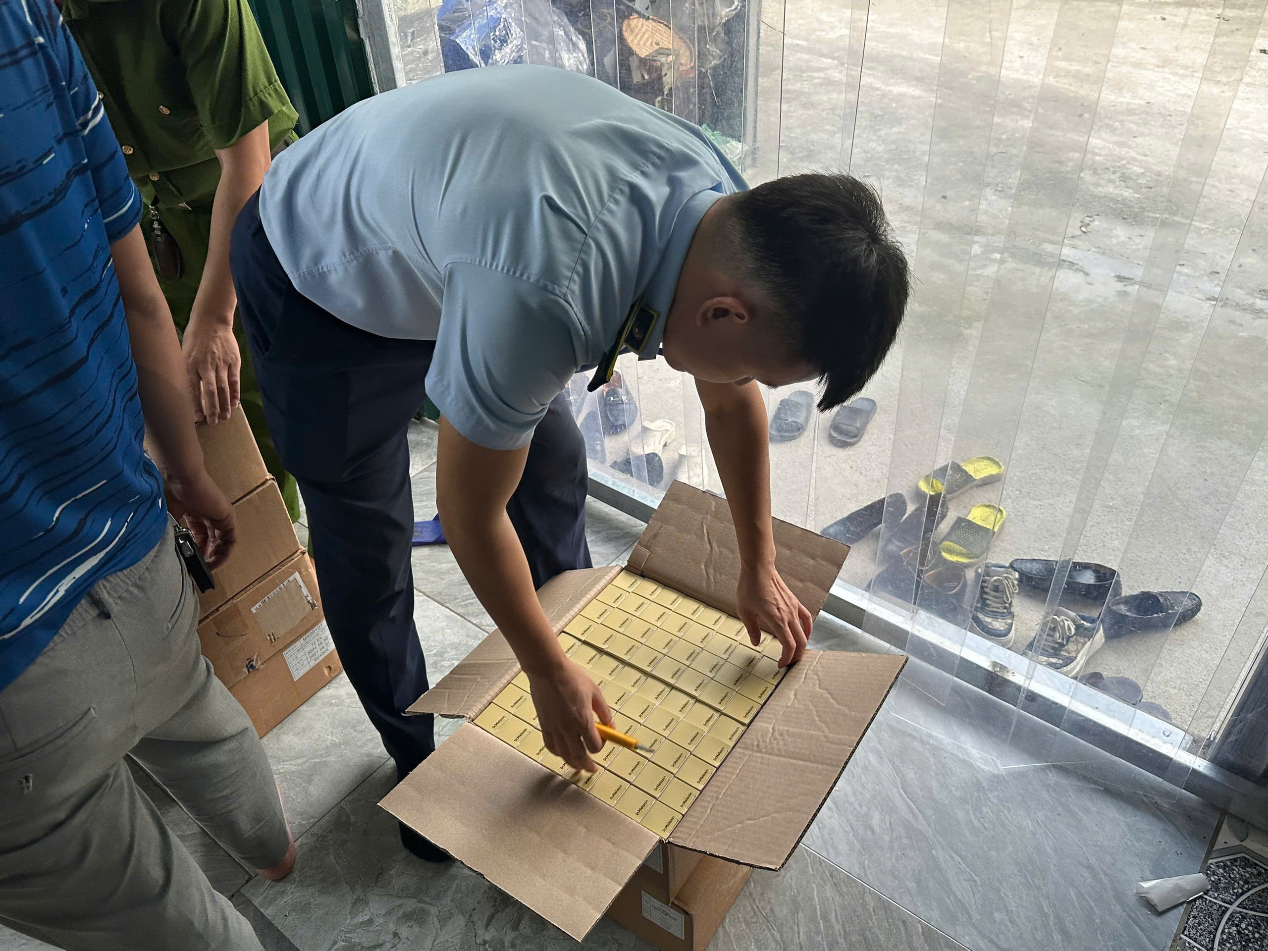 5.400 lọ mỹ phẩm dưỡng da nhập lậu tại kho hàng của Ngân Korea: Có những hãng nào? - Ảnh 2.