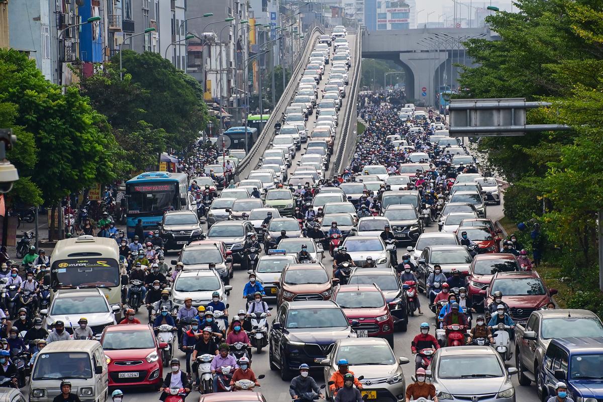 Bộ Công an đề xuất bỏ quy định thời gian lái xe ô tô không quá 48 giờ mỗi tuần - Ảnh 1.