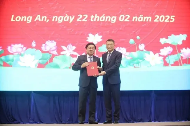 Bí thư tỉnh Long An và Tây Ninh: Sự kiện sáp nhập hành chính quan trọng năm 2025 - Ảnh 1. Bí thư tỉnh Long An và Tây Ninh: Sự kiện sáp nhập hành chính quan trọng năm 2025 - Ảnh 1.