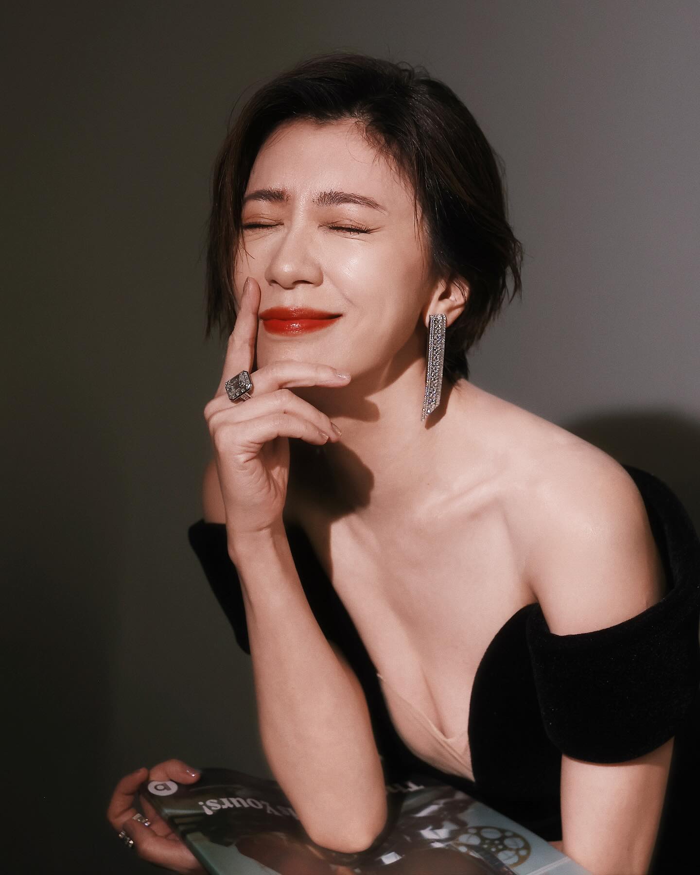 Dàn sao "Ỷ Thiên Đồ Long Ký" ngày ấy - bây giờ: Triệu Mẫn và Chu Chỉ Nhược so kè nhan sắc cực căng ở tuổi trung niên- Ảnh 8. Dàn sao "Ỷ Thiên Đồ Long Ký" ngày ấy - bây giờ: Triệu Mẫn và Chu Chỉ Nhược so kè nhan sắc cực căng ở tuổi trung niên- Ảnh 8.