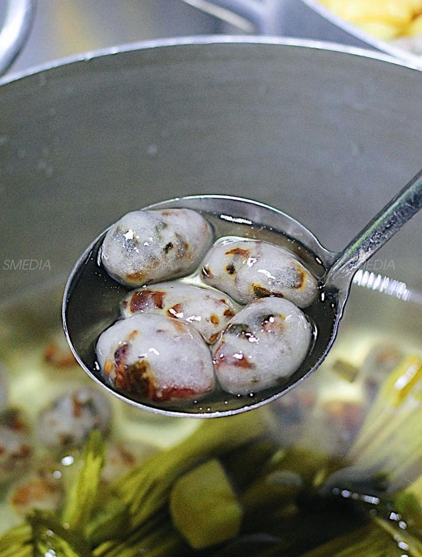 Khách Tây trầm trồ khi thưởng thức món ăn vừa mặn vừa ngọt của người Việt, nhận xét: "Nó rất đặc biệt!" - Ảnh 2.