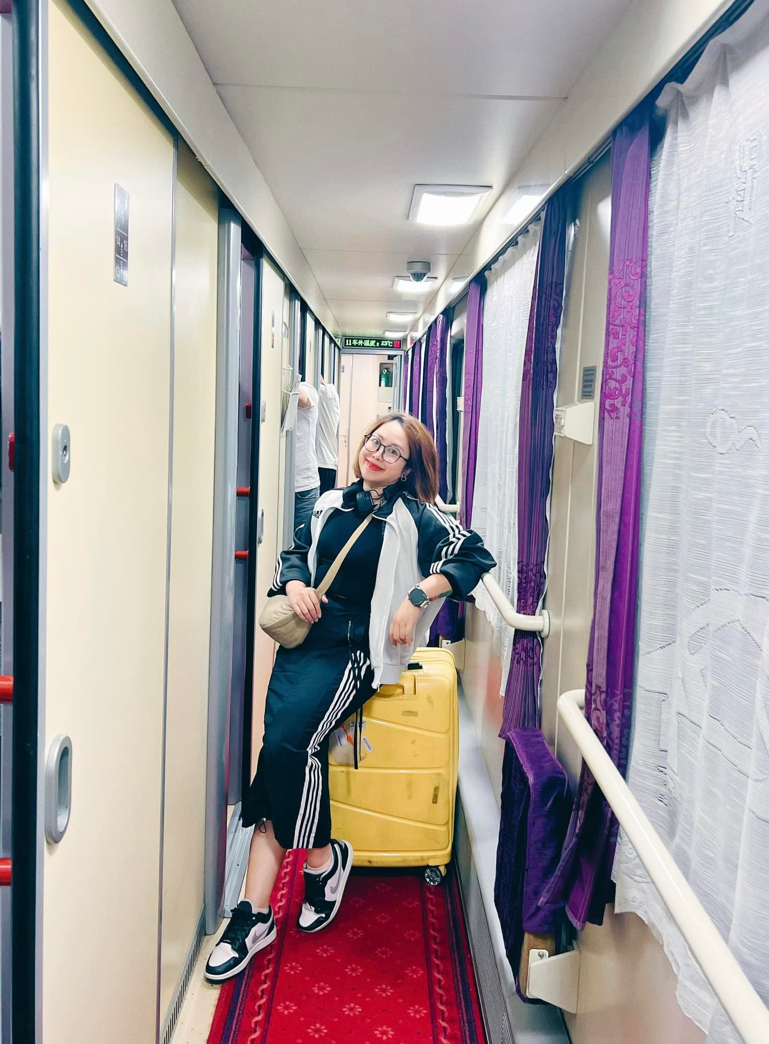 Chuyến tàu chạy gần 2000km, đi mất 2 ngày: Du khách nhận xét "Như một giấc mơ" - Ảnh 8.
