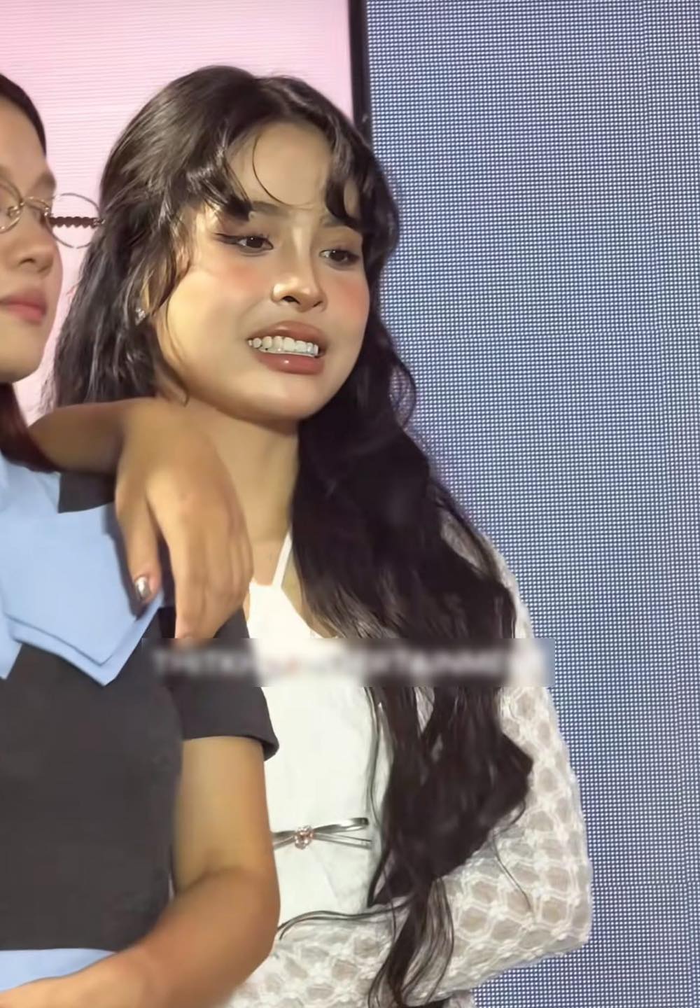 Thiều Bảo Trâm ăn mặc kiểu gì thế này?- Ảnh 2.