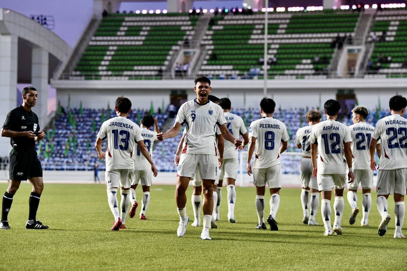 Sụp đổ trong hiệp hai, đội tuyển Thái Lan đối diện nguy cơ mất vé Asian Cup - Ảnh 2.