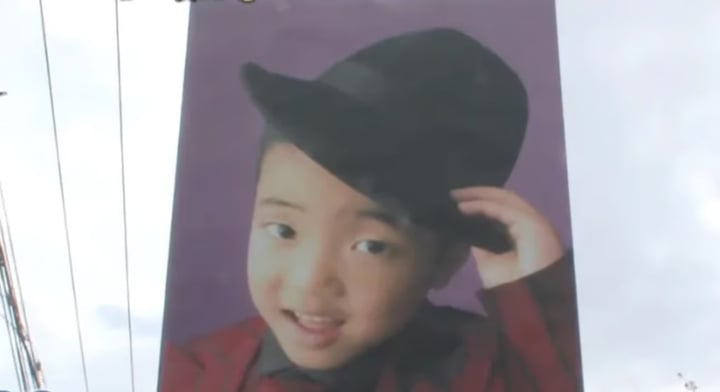 Đại gia Nhật Bản chi 18 tỷ đồng treo ảnh con trai khắp Tokyo - Ảnh 2.