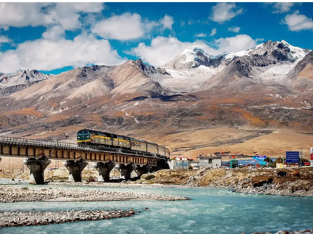 Chuyến tàu chạy gần 2000km, đi mất 2 ngày: Du khách nhận xét "Như một giấc mơ" - Ảnh 15.
