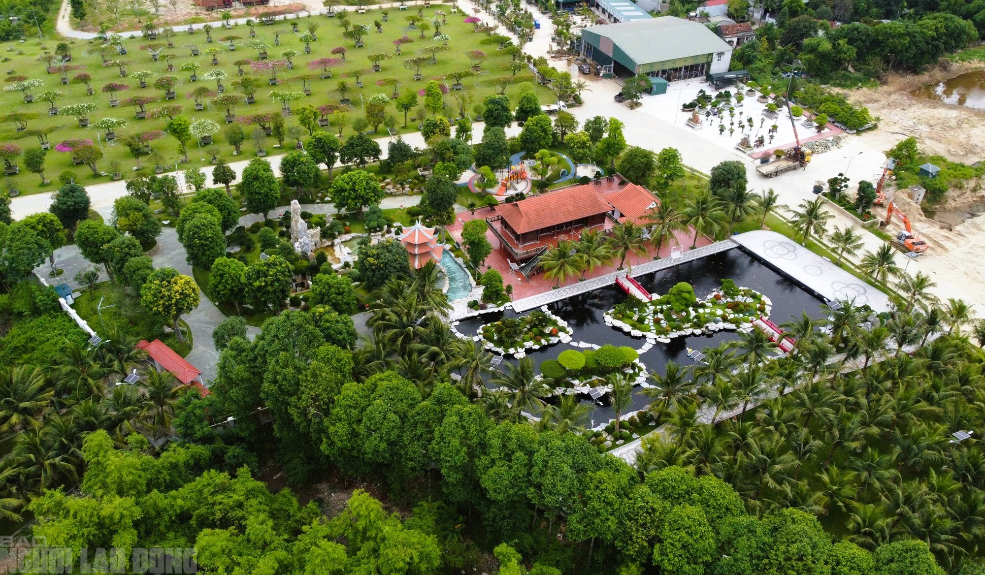 Khu biệt phủ của Tuấn thần đèn và Những lùm xùm quanh bãi tập kết cát - Ảnh 5. Khu biệt phủ của Tuấn thần đèn và Những lùm xùm quanh bãi tập kết cát - Ảnh 5.