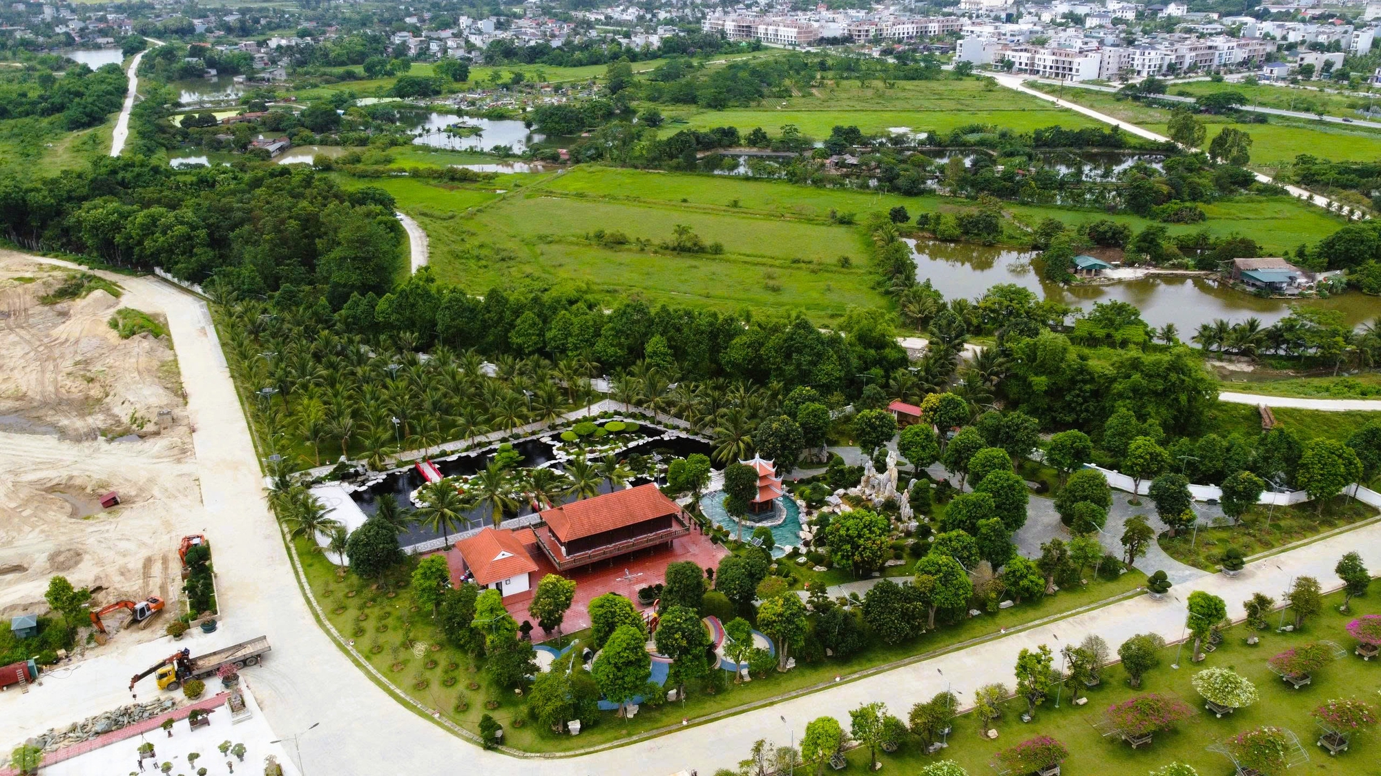 Khu biệt phủ của Tuấn thần đèn và Những lùm xùm quanh bãi tập kết cát - Ảnh 7. Khu biệt phủ của Tuấn thần đèn và Những lùm xùm quanh bãi tập kết cát - Ảnh 7.