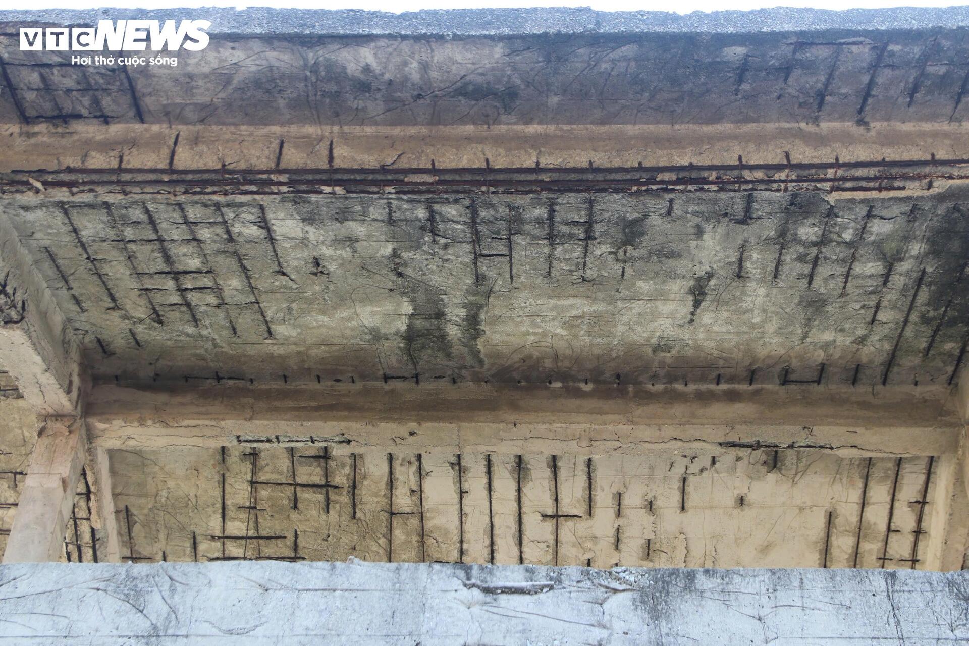 Cảnh rợn người bên trong resort bỏ hoang ven đầm phá Tam Giang - Ảnh 4.