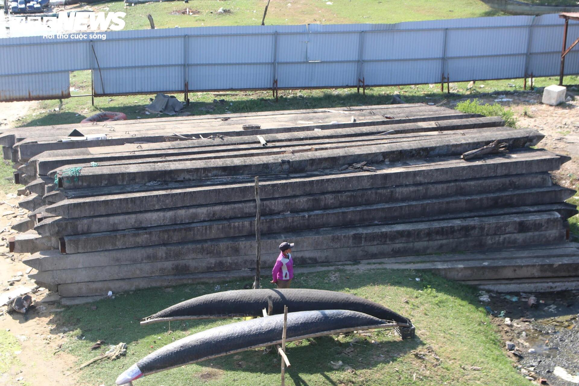 Cảnh rợn người bên trong resort bỏ hoang ven đầm phá Tam Giang - Ảnh 3.