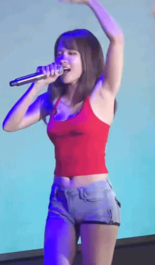 Thiều Bảo Trâm ăn mặc kiểu gì thế này?- Ảnh 6.