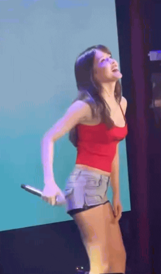 Thiều Bảo Trâm ăn mặc kiểu gì thế này?- Ảnh 7.