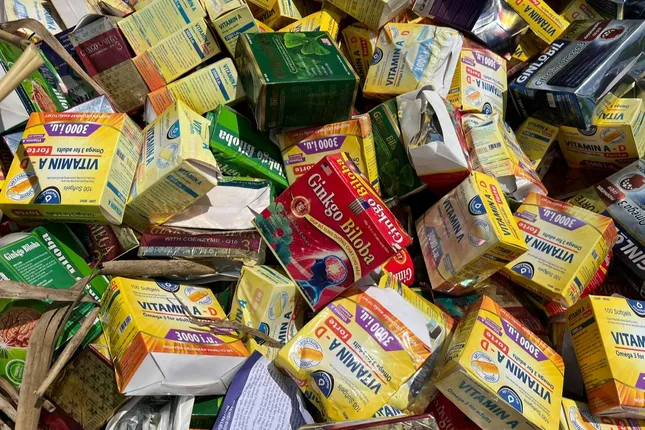 Giám định nguồn gốc lô thuốc và thực phẩm chức năng bị đổ trộm tại TPHCM - Ảnh 2.