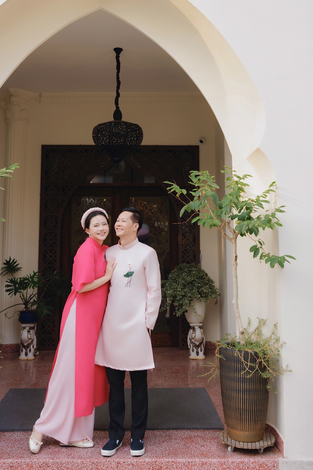 Đại gia 63 tuổi trao tất cả tài sản cho vợ kém 26 tuổi đứng tên và quản lý: "Cô ấy đã thay đổi" - Ảnh 3. Đại gia 63 tuổi trao tất cả tài sản cho vợ kém 26 tuổi đứng tên và quản lý: "Cô ấy đã thay đổi" - Ảnh 3.