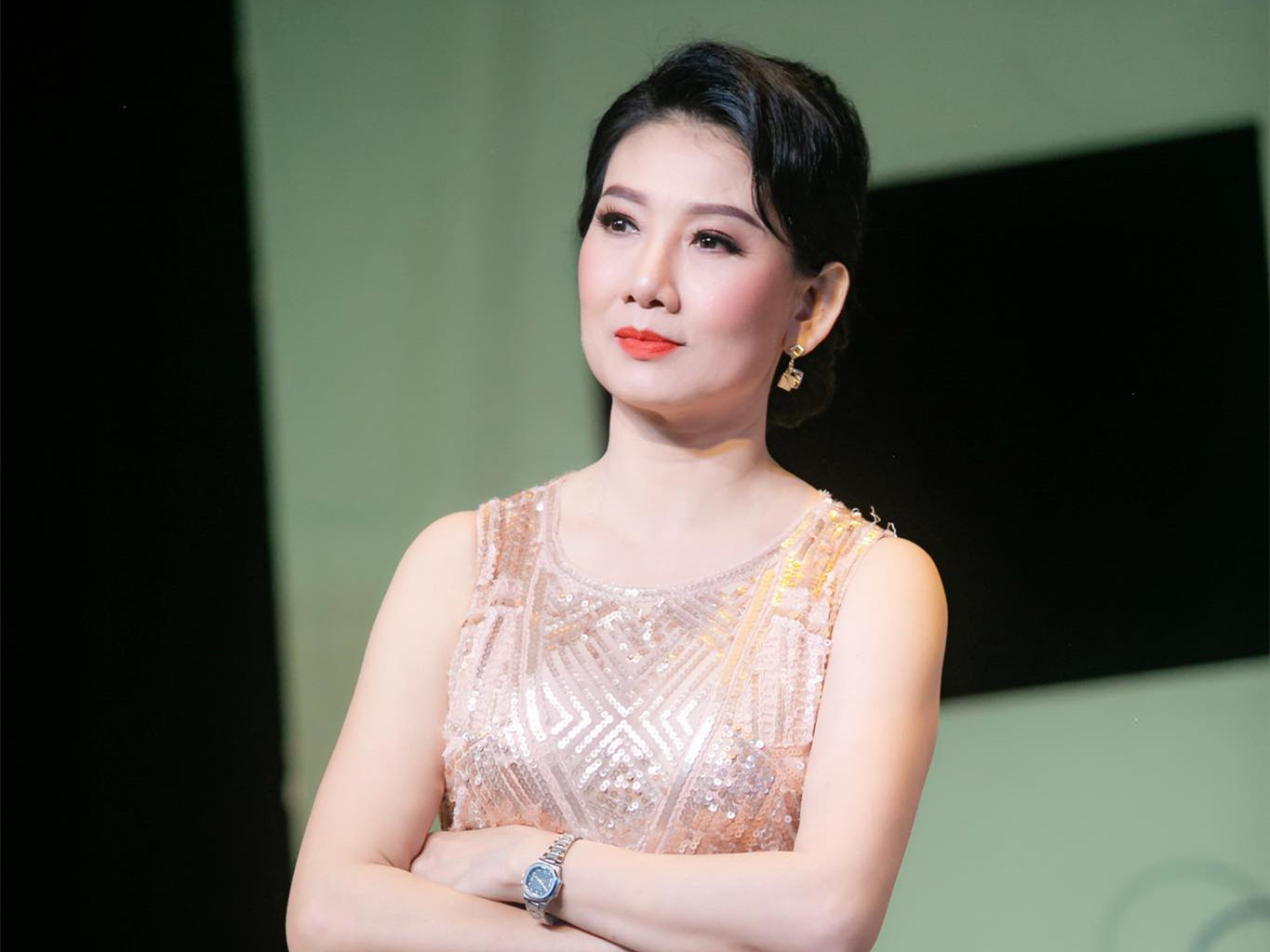 Nhan sắc nữ nghệ sĩ 50 tuổi trẻ đẹp như 30, chưa lấy chồng sinh con, nhiều người ít tuổi theo đuổi - Ảnh 4. Nhan sắc nữ nghệ sĩ 50 tuổi trẻ đẹp như 30, chưa lấy chồng sinh con, nhiều người ít tuổi theo đuổi - Ảnh 4.