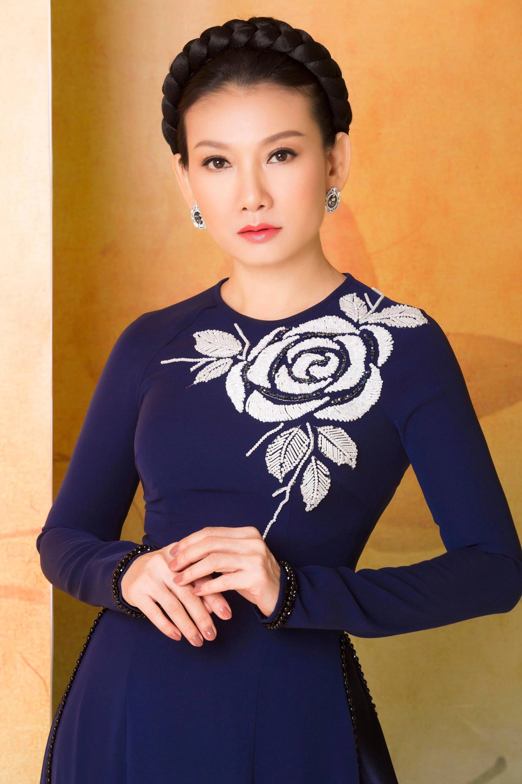 Nhan sắc nữ nghệ sĩ 50 tuổi trẻ đẹp như 30, chưa lấy chồng sinh con, nhiều người ít tuổi theo đuổi - Ảnh 3. Nhan sắc nữ nghệ sĩ 50 tuổi trẻ đẹp như 30, chưa lấy chồng sinh con, nhiều người ít tuổi theo đuổi - Ảnh 3.