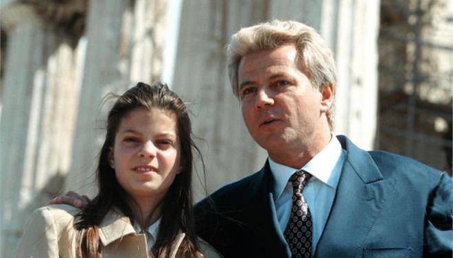 Câu chuyện của "Cô bé giàu có tội nghiệp" - Ảnh 2. Câu chuyện của "Cô bé giàu có tội nghiệp" - Ảnh 2.