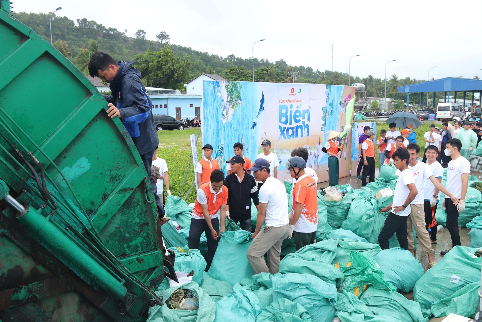 C&ugrave;ng h&agrave;nh động v&igrave; biển xanh: H&agrave;nh tr&igrave;nh của 10.000 tr&aacute;i tim lan tỏa th&ocirc;ng điệp sống xanh - Ảnh 3.
