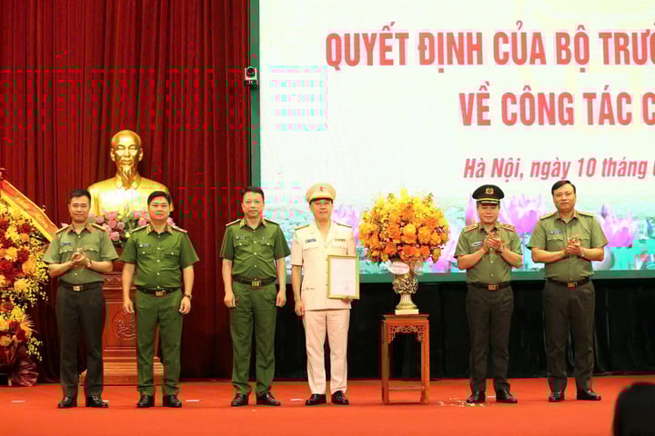 Đại tá Nguyễn Đức Long được bổ nhiệm Phó Giám đốc Công an TP Hà Nội - Ảnh 1.