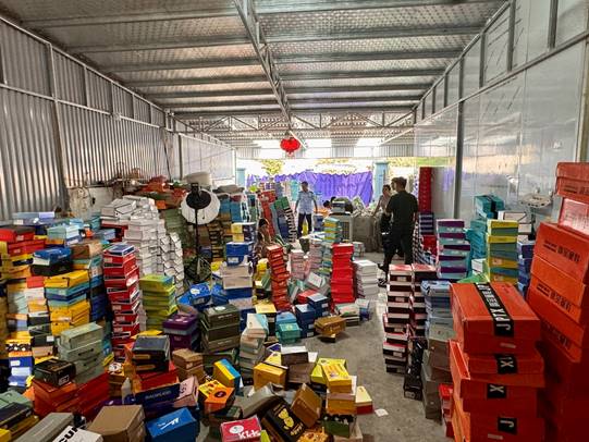 Kiểm tra shop Chao . Kids , phát hiện gần 5 . 000 Sản phẩm giày dép trẻ em nhập lậu - Ảnh 2.