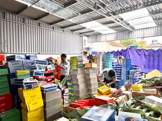 Kiểm tra shop Chao . Kids , phát hiện gần 5 . 000 Sản phẩm giày dép trẻ em nhập lậu - Ảnh 4.