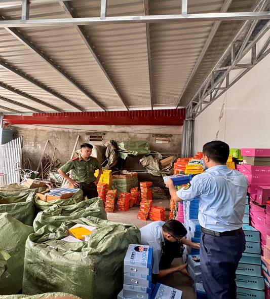 Kiểm tra shop Chao . Kids , phát hiện gần 5 . 000 Sản phẩm giày dép trẻ em nhập lậu - Ảnh 3.