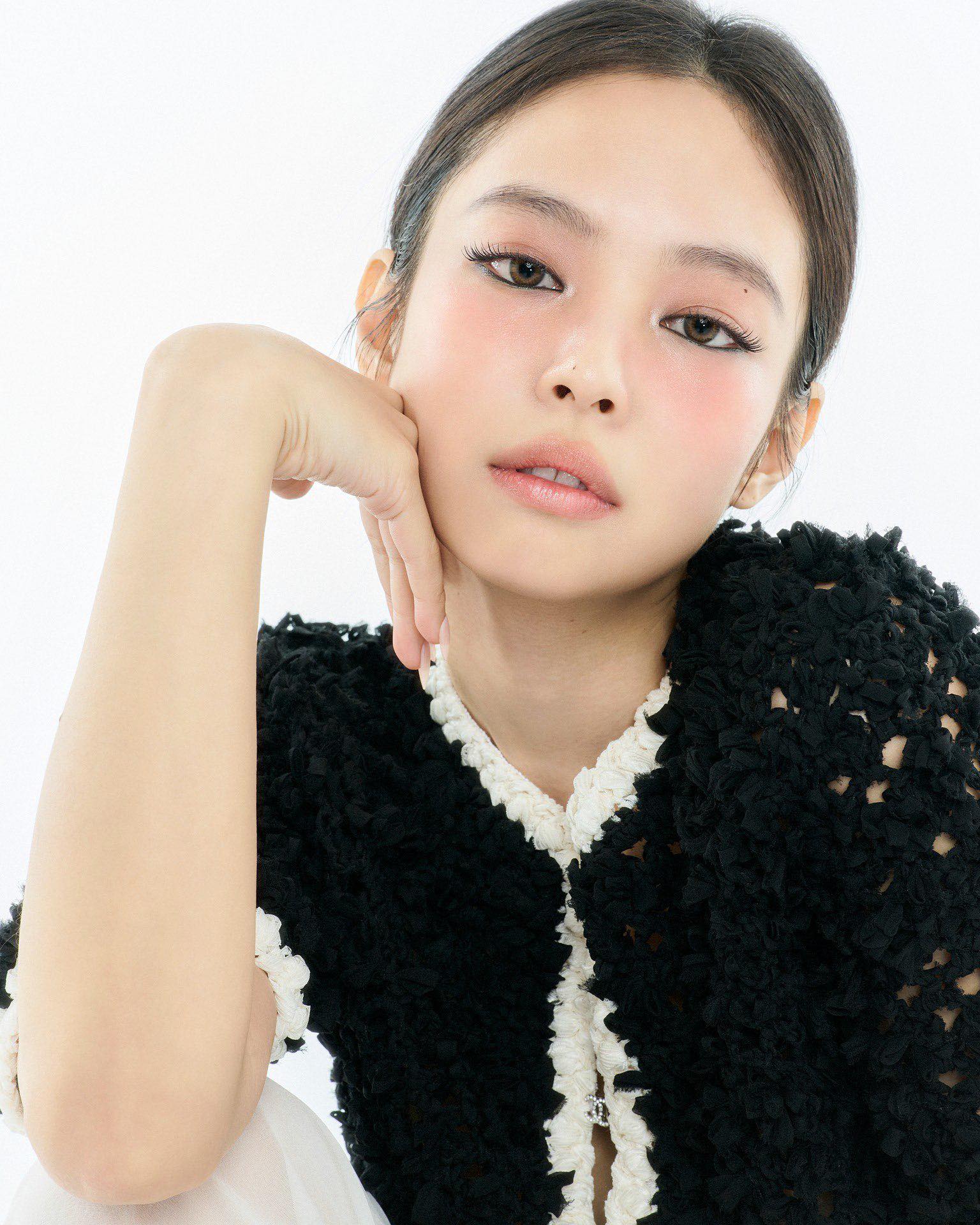 Jennie x&aacute;c nhận mối quan hệ ngay khi mỹ nam đẹp nhất BTS vừa xuất ngũ?- Ảnh 17.