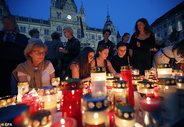 Vụ xả súng đẫm máu ở trường học khiến ít nhất 10 người thiệt mạng: Hung thủ là cựu học sinh từng bị bắt nạt- Ảnh 3.