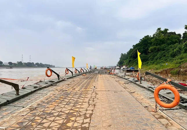 Cầu phao Phong Châu không bị lũ cuốn , thông tin chính xác từ Binh chủng Công binh - Ảnh 1. Cầu phao Phong Châu không bị lũ cuốn , thông tin chính xác từ Binh chủng Công binh - Ảnh 1.