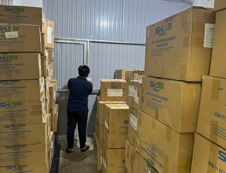 Vụ đổ trộm thực phẩm chức năng giả ở tp . Hcm: Khởi tố nhiều bị can liên quan - Ảnh 3.