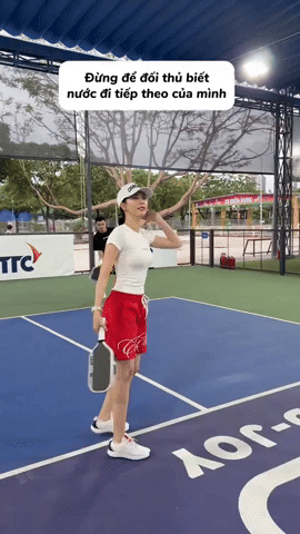 Ngọc Trinh chơi pickleball "cợt nhả vô cùng", thứ cuốn nhất là vòng eo siêu thực - Ảnh 1. Ngọc Trinh chơi pickleball "cợt nhả vô cùng", thứ cuốn nhất là vòng eo siêu thực - Ảnh 1.