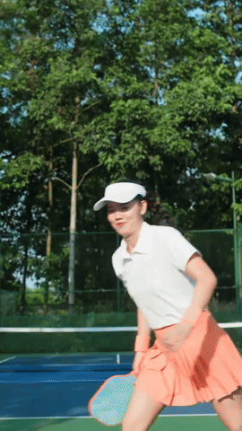Ánh Viên "lên đồ" chơi pickleball, nhan sắc đẹp ngỡ ngàng, động tác vụng về nhưng cực nhanh đã "quẩy" banh nóc! - Ảnh 2. Ánh Viên "lên đồ" chơi pickleball, nhan sắc đẹp ngỡ ngàng, động tác vụng về nhưng cực nhanh đã "quẩy" banh nóc! - Ảnh 2.