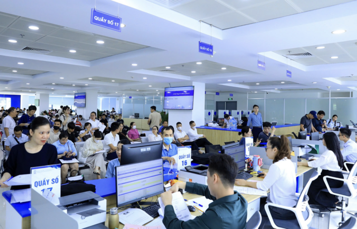 Hà Nội chi trả gần 47 tỷ đồng cho 40 cán bộ nghỉ việc trong sắp xếp bộ máy - Ảnh 1. Hà Nội chi trả gần 47 tỷ đồng cho 40 cán bộ nghỉ việc trong sắp xếp bộ máy - Ảnh 1.