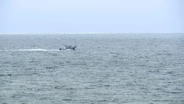 Máy bay rơi xuống biển, 6 người thiệt mạng - Ảnh 1.