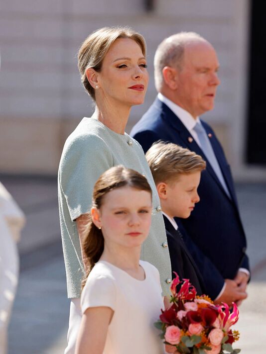 Cặp song sinh Hoàng gia Monaco “chiếm sóng” khi tiếp đón vợ chồng Tổng thống Pháp Emmanuel Macron- Ảnh 2. Cặp song sinh Hoàng gia Monaco “chiếm sóng” khi tiếp đón vợ chồng Tổng thống Pháp Emmanuel Macron- Ảnh 2.