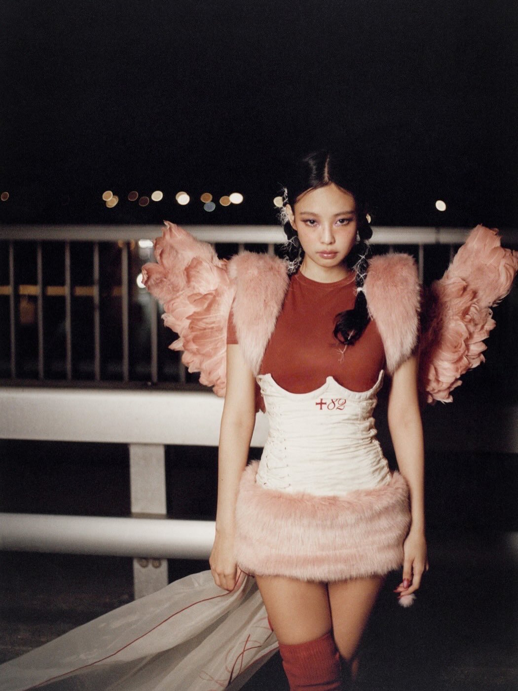 Jennie x&aacute;c nhận mối quan hệ ngay khi mỹ nam đẹp nhất BTS vừa xuất ngũ?- Ảnh 1.