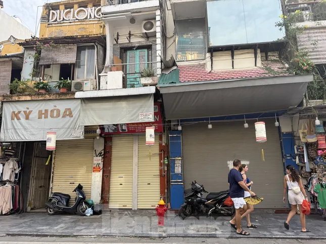 Cửa hàng Hà Nội đóng cửa bất thường gây lo ngại cho người kinh doanh - Ảnh 2. Cửa hàng Hà Nội đóng cửa bất thường gây lo ngại cho người kinh doanh - Ảnh 2.