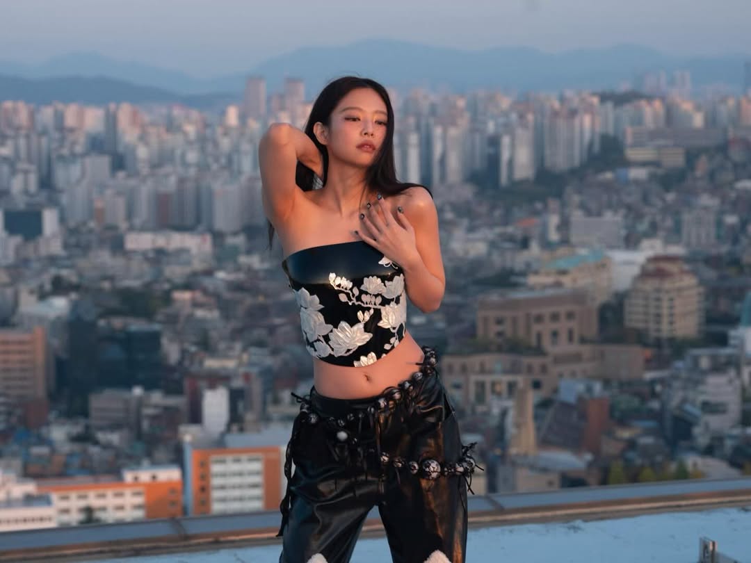 Jennie x&aacute;c nhận mối quan hệ ngay khi mỹ nam đẹp nhất BTS vừa xuất ngũ?- Ảnh 8.