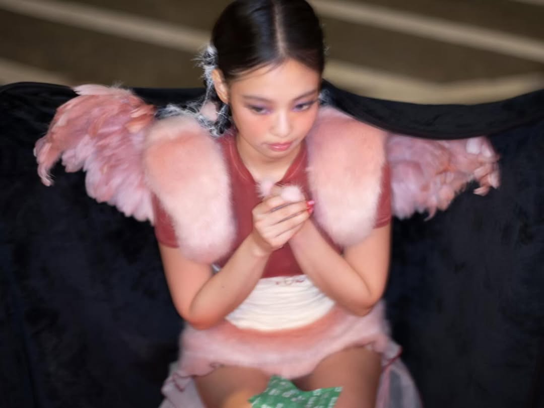 Jennie x&aacute;c nhận mối quan hệ ngay khi mỹ nam đẹp nhất BTS vừa xuất ngũ?- Ảnh 7.