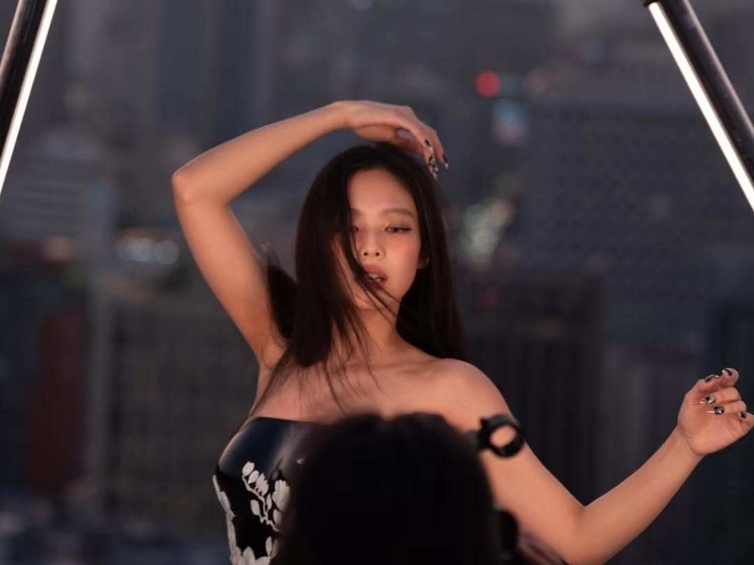 Jennie x&aacute;c nhận mối quan hệ ngay khi mỹ nam đẹp nhất BTS vừa xuất ngũ?- Ảnh 4.