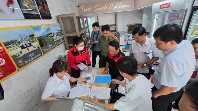 Xử phạt 3 cửa hàng CP Việt Nam vì bán thịt heo bệnh tại Sóc Trăng - Ảnh 1.