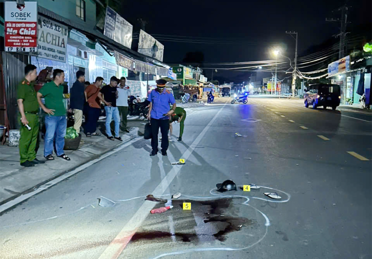 Bắt đối tượng giết người ở An Giang chuẩn bị trốn sang Campuchia - Ảnh 2. Bắt đối tượng giết người ở An Giang chuẩn bị trốn sang Campuchia - Ảnh 2.