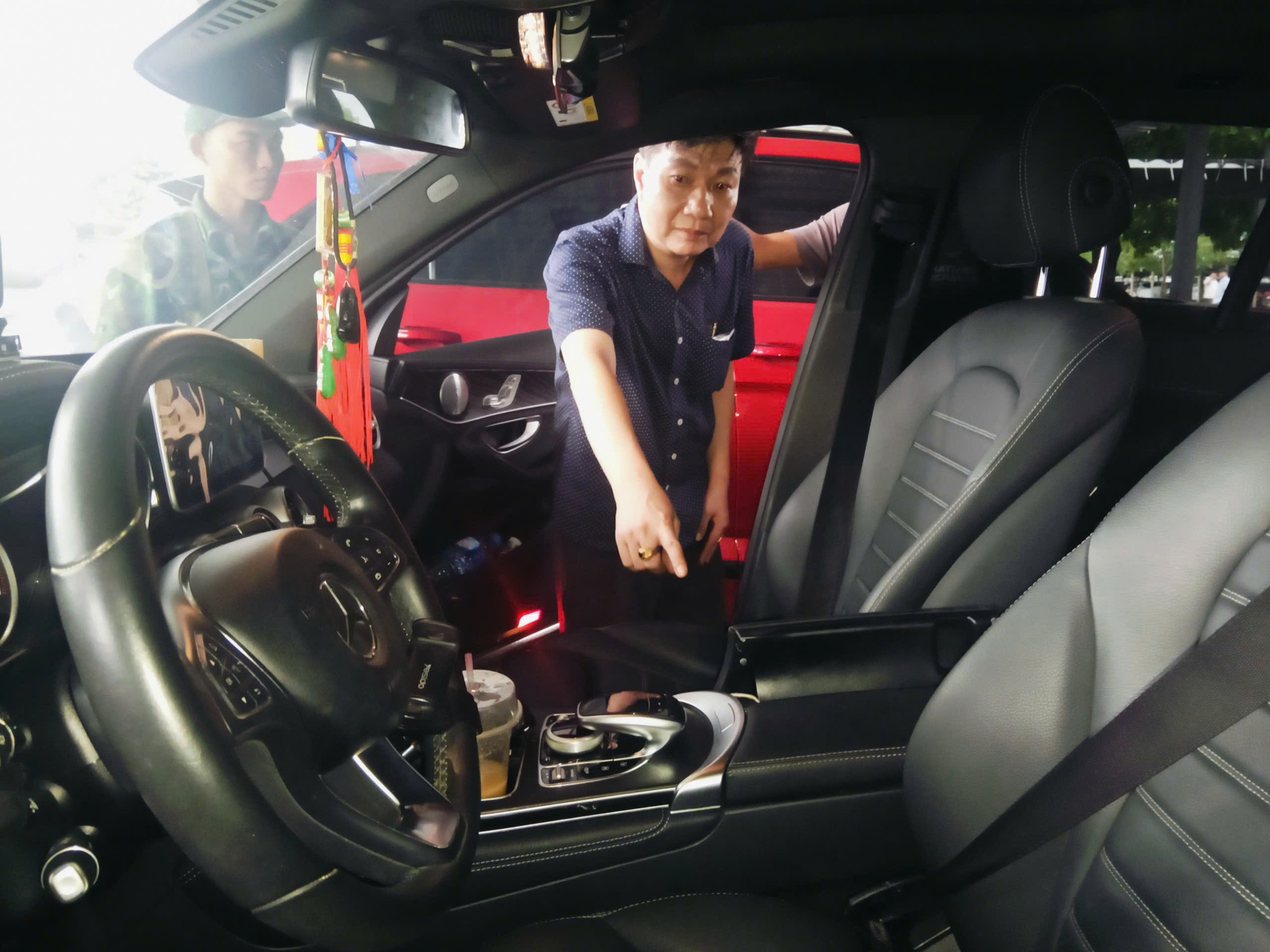 Vụ án Long An: Bắt giữ đối tượng tàng trữ ma túy và vũ khí tại cửa khẩu - Ảnh 2. Vụ án Long An: Bắt giữ đối tượng tàng trữ ma túy và vũ khí tại cửa khẩu - Ảnh 2.