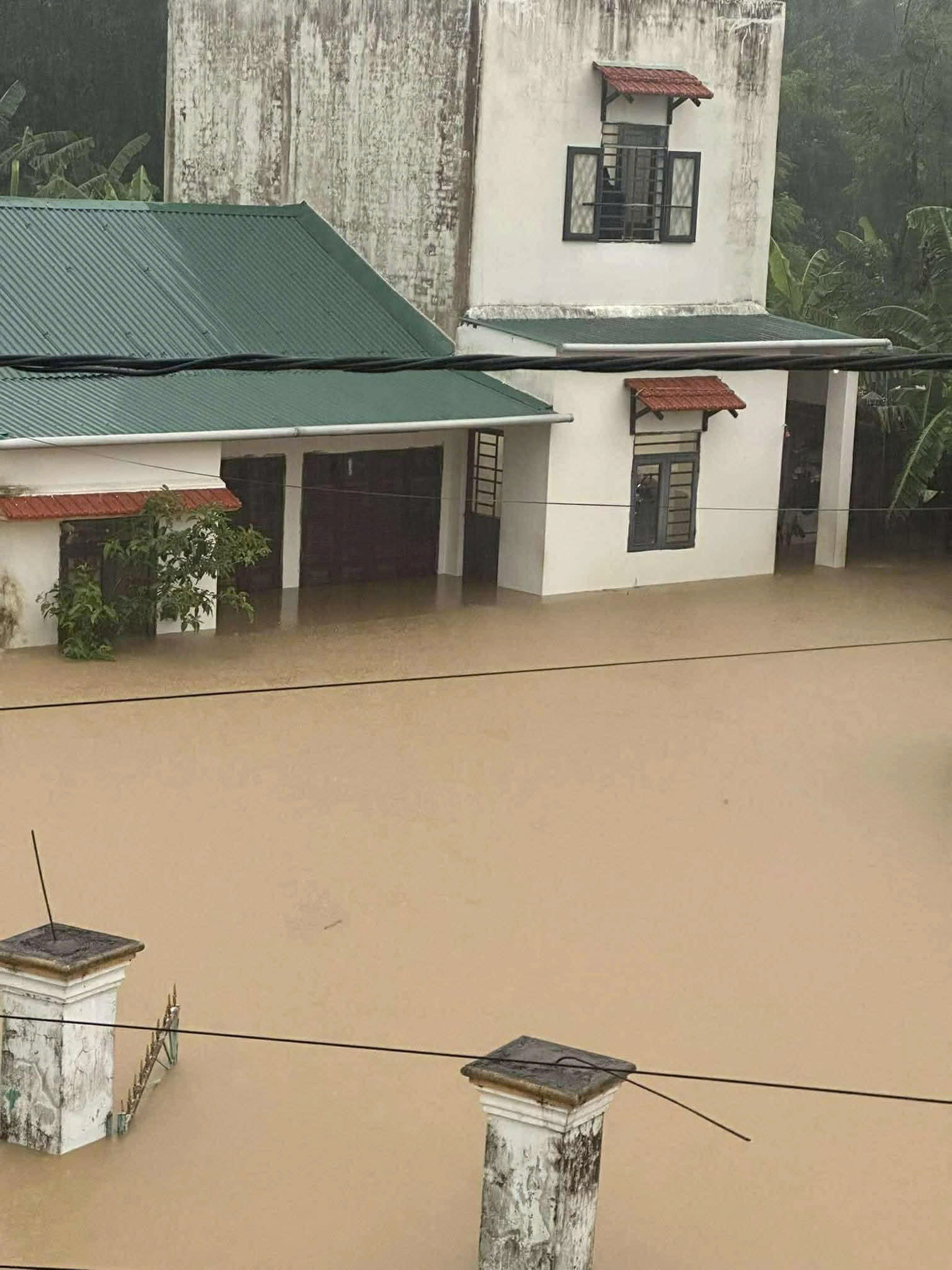 Ảnh hưởng bão số 1: Phố cổ Hội An ngập sâu, sạt lở nhiều điểm đường lên bán đảo Sơn Trà- Ảnh 18.