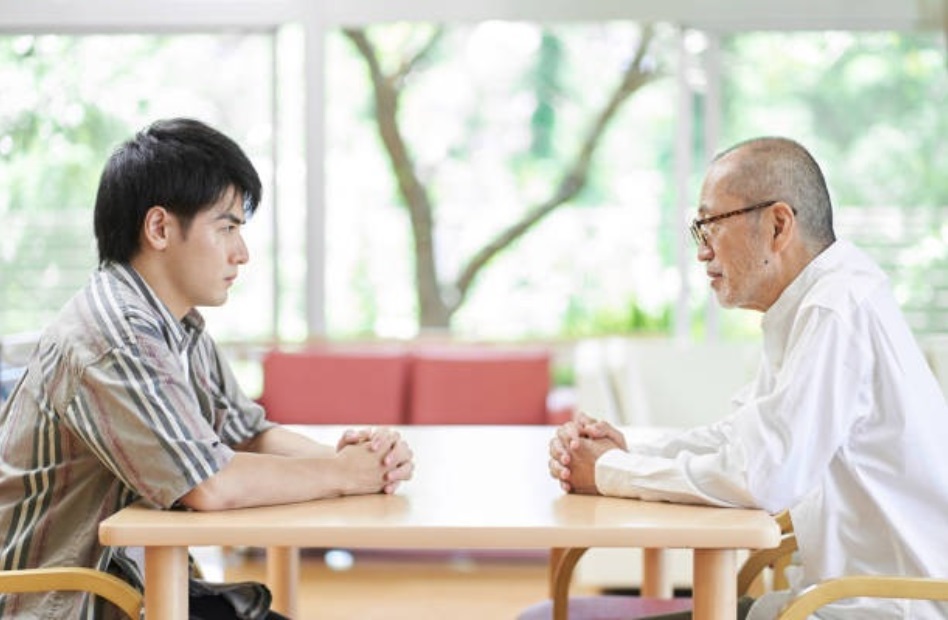 Bố chồng viết di chúc rồi công khai ngay lập tức nhưng toàn bộ tài sản, nhà cửa, tiền vàng đều không để lại cho bất kỳ đứa con nào hưởng- Ảnh 1.