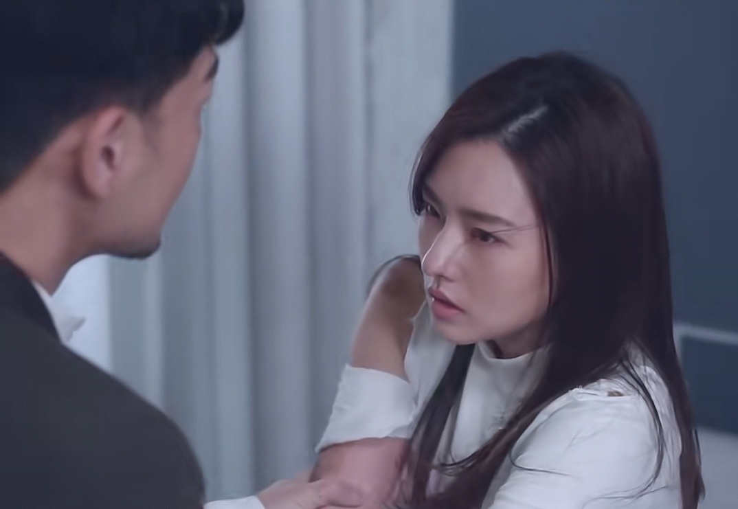 Phát hiện chồng cho tiền anh trai suốt 2 năm trời, tôi tức tối gọi điện cho anh chồng, kết quả chồng cười khẩy nói một câu mà tôi lạnh toát- Ảnh 1.