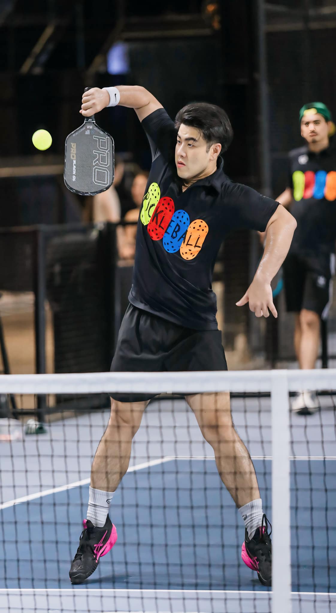 Diện mạo không thể nhận ra của Akira Phan trên sân pickleball, sao giờ trông anh lực thế này?- Ảnh 6.
