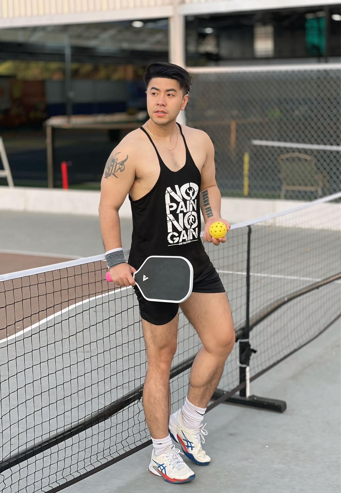 Diện mạo không thể nhận ra của Akira Phan trên sân pickleball, sao giờ trông anh lực thế này?- Ảnh 3.