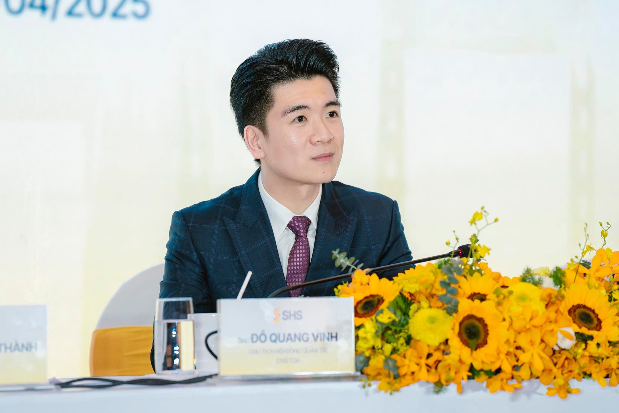 Thiếu gia nh&agrave; bầu Hiển khoe body vạm vỡ, vừa l&agrave;m chủ tịch, vừa l&agrave;m bố đơn th&acirc;n m&agrave; visual vẫn đỉnh cỡ n&agrave;y- Ảnh 2.