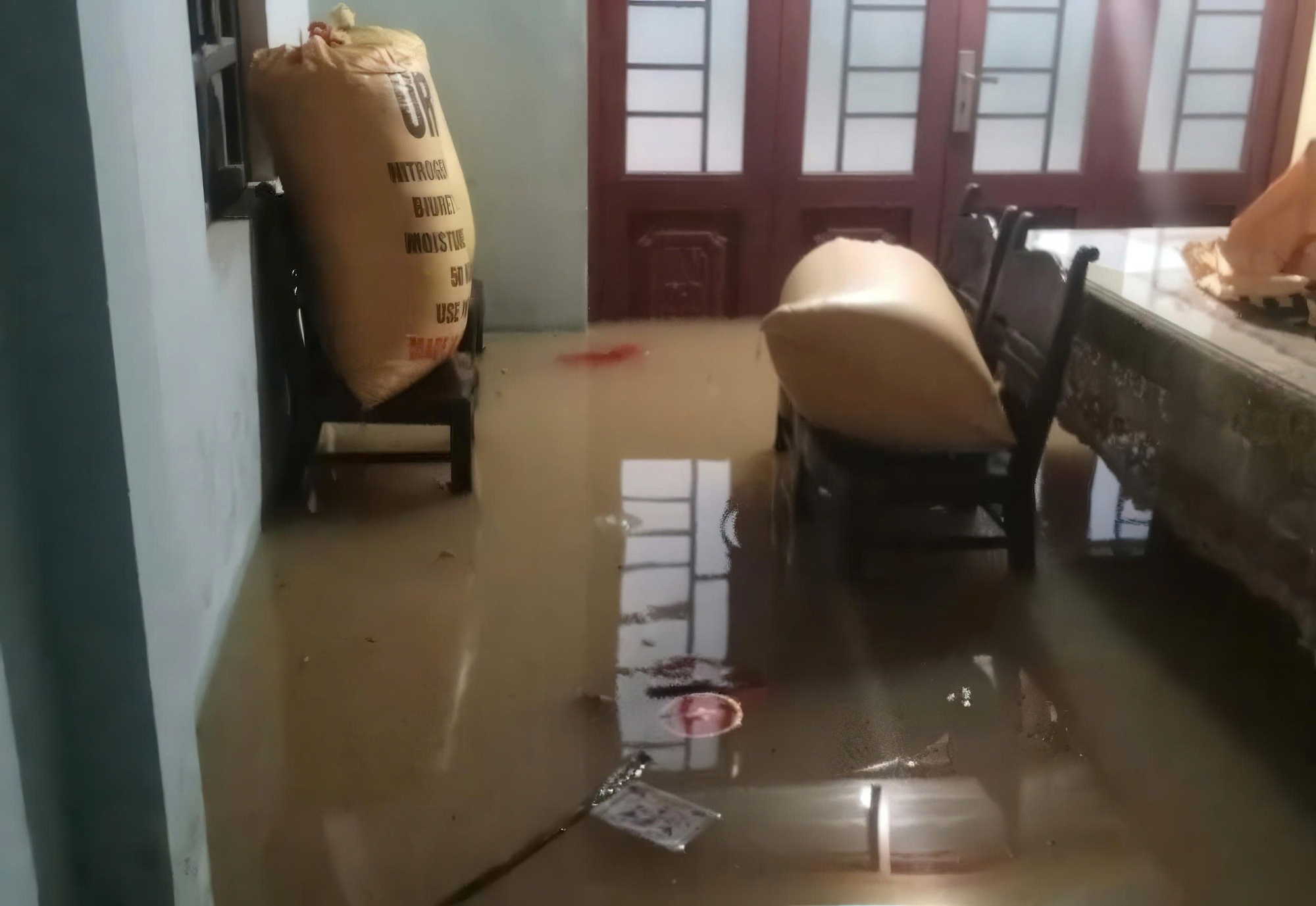 Ảnh hưởng bão số 1: Phố cổ Hội An ngập sâu, sạt lở nhiều điểm đường lên bán đảo Sơn Trà- Ảnh 19.